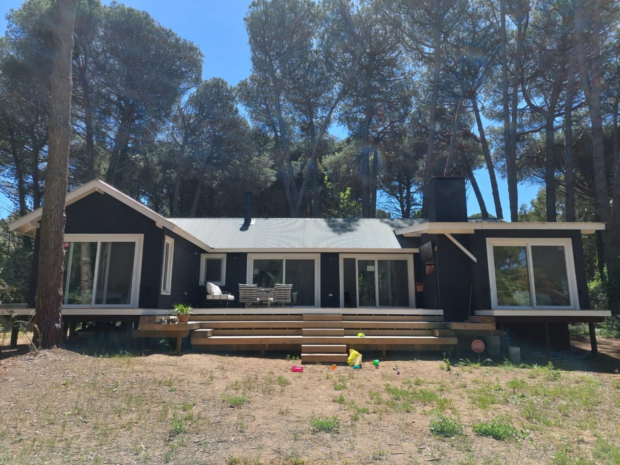 Excelente casa, nueva y moderna, espaciosa con parrillla y hermosas vistas.