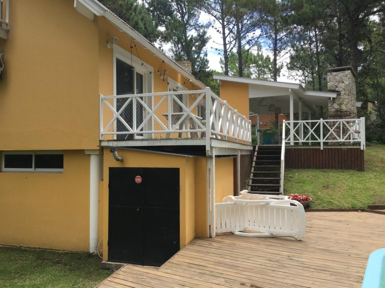 Lindisima casa con pileta en magnifico entorno de bosque