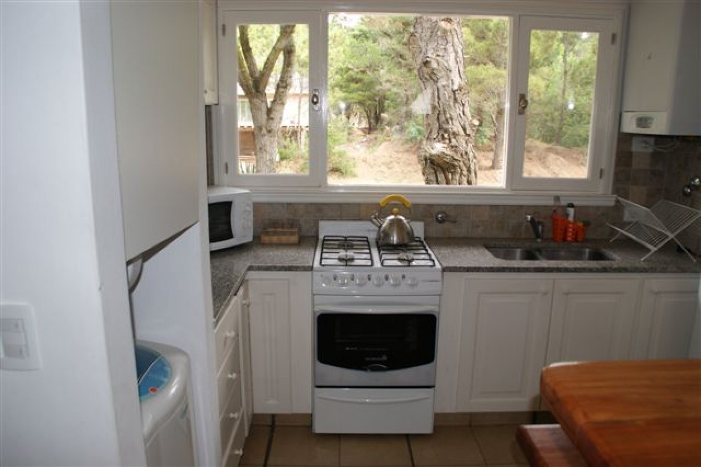 Lindisima casa con pileta en magnifico entorno de bosque