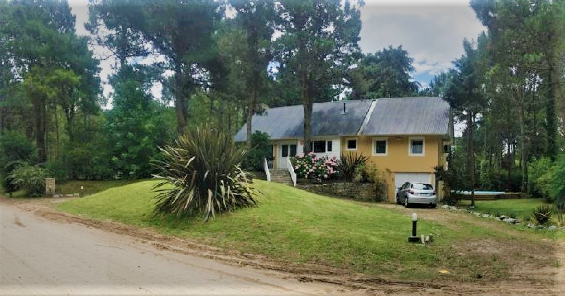 Lindisima casa con pileta en magnifico entorno de bosque