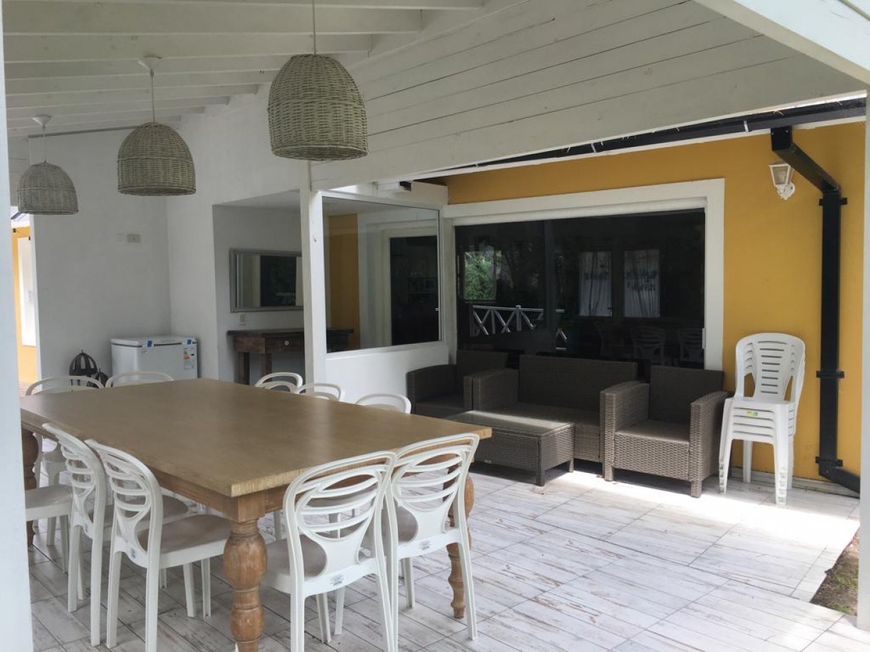 Lindisima casa con pileta en magnifico entorno de bosque