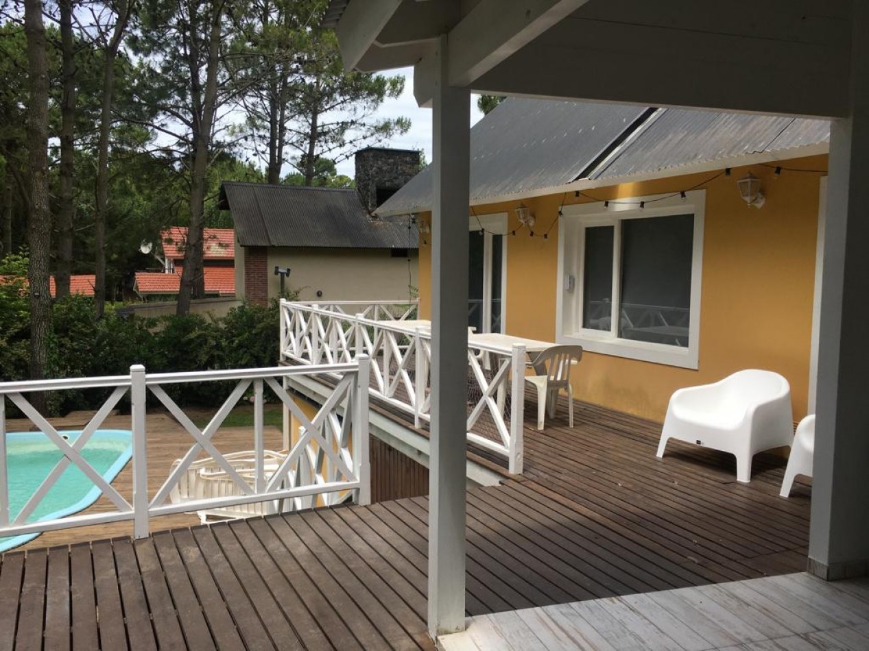 Lindisima casa con pileta en magnifico entorno de bosque