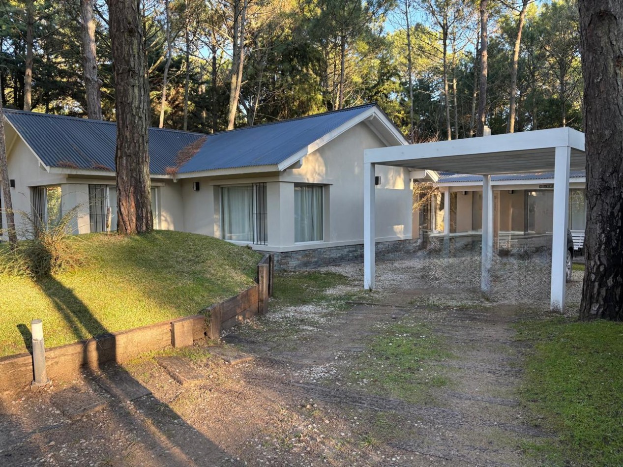 Linidisima casa en Carilo cerca del golf, con hermoso bosque.