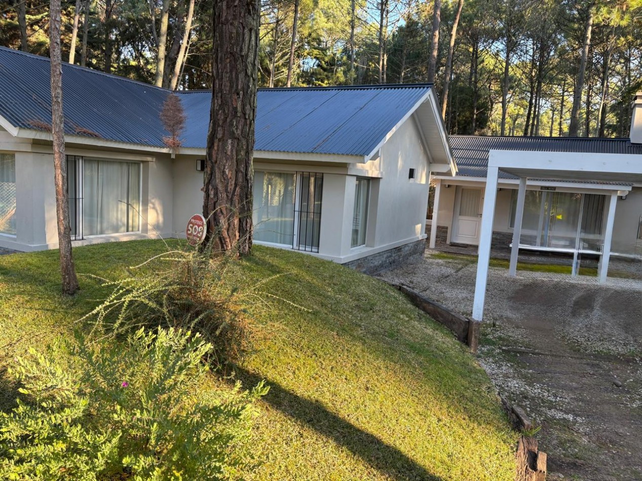 Linidisima casa en Carilo cerca del golf, con hermoso bosque.