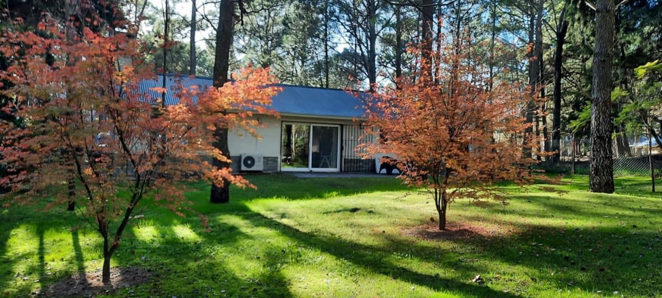 Linidisima casa en Carilo cerca del golf, con hermoso bosque.