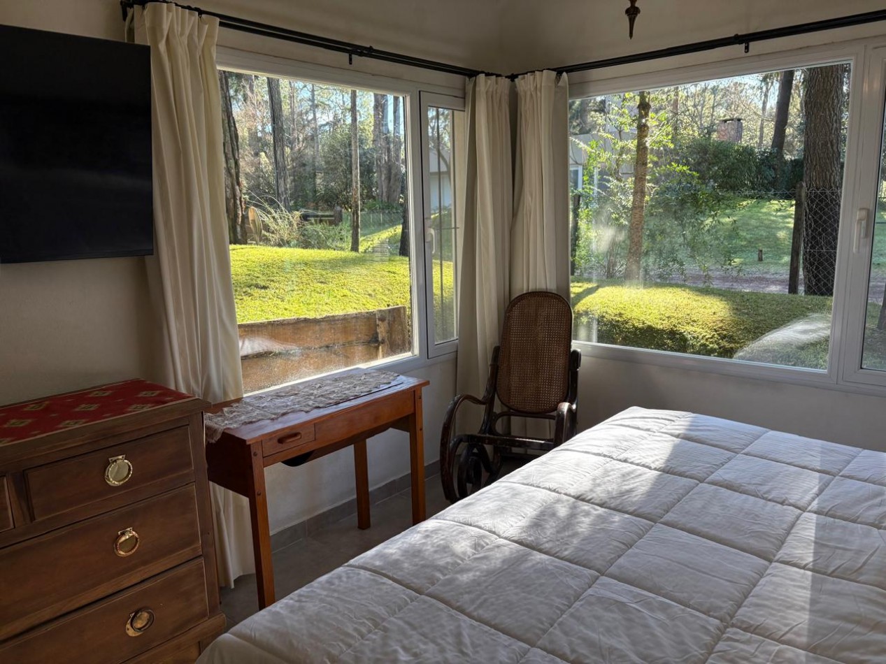 Linidisima casa en Carilo cerca del golf, con hermoso bosque.