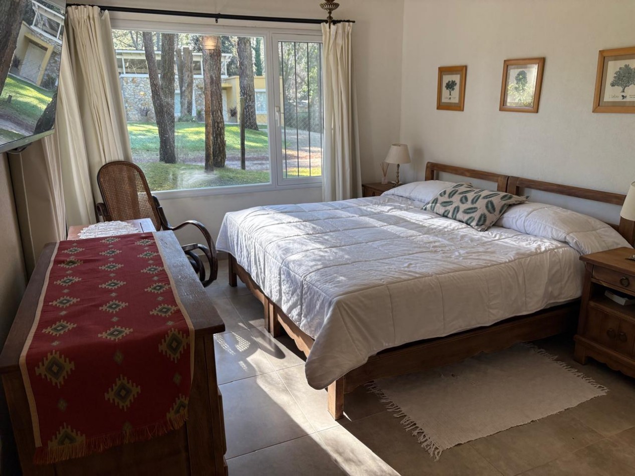 Linidisima casa en Carilo cerca del golf, con hermoso bosque.
