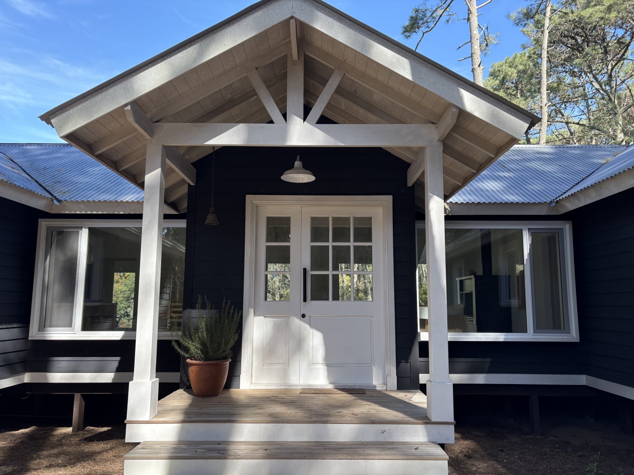 Excelente casa, nueva y moderna, espaciosa con parrillla y hermosas vistas.