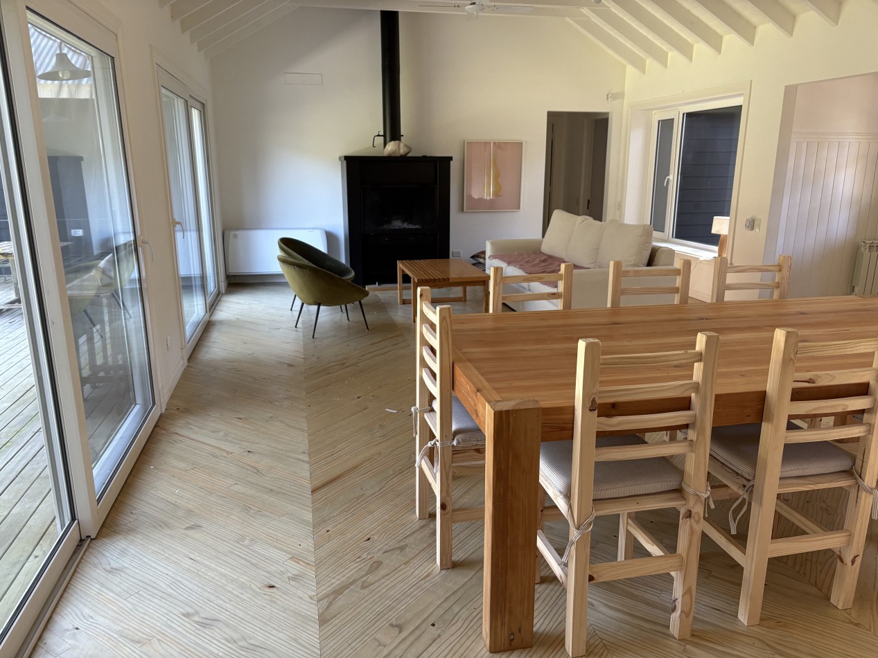 Excelente casa, nueva y moderna, espaciosa con parrillla y hermosas vistas.