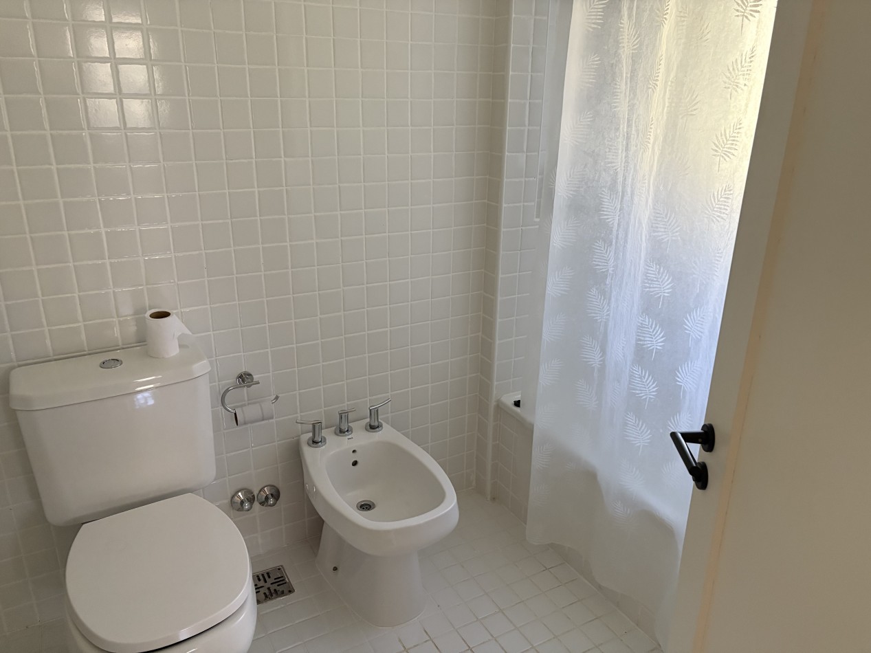 Excelente casa, nueva y moderna, espaciosa con parrillla y hermosas vistas.