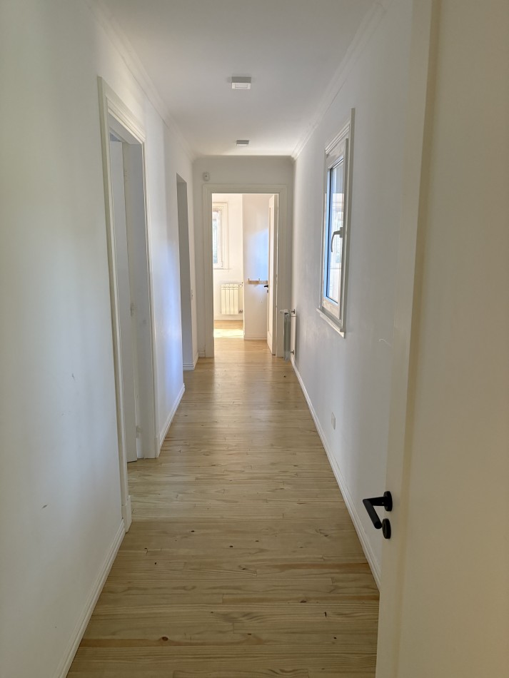 Excelente casa, nueva y moderna, espaciosa con parrillla y hermosas vistas.