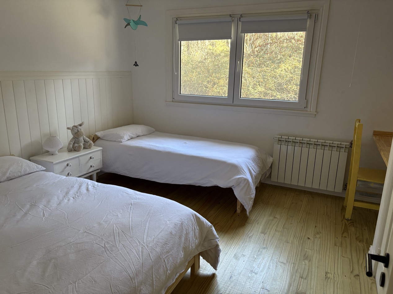 Excelente casa, nueva y moderna, espaciosa con parrillla y hermosas vistas.