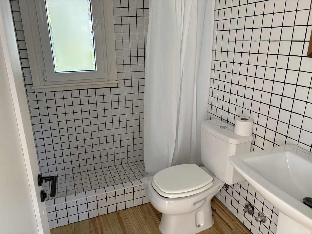 Excelente casa, nueva y moderna, espaciosa con parrillla y hermosas vistas.