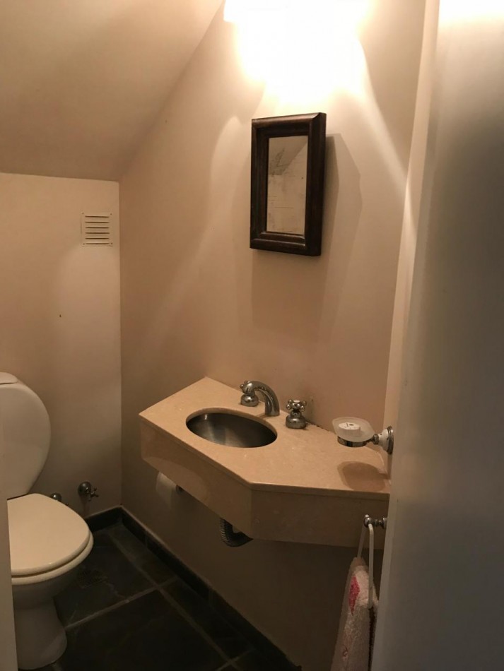 Hermosa casa en Carilo a 4 cuadras del mar y 4 del centro en lugar muy tranquilo. 