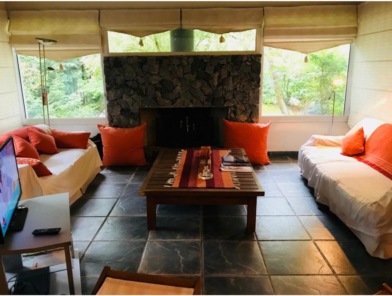 Hermosa casa en Carilo a 4 cuadras del mar y 4 del centro en lugar muy tranquilo. 