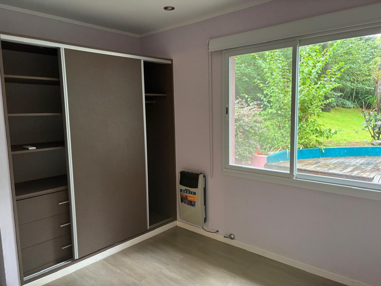 Maravillosa casa rodeada de bosque cerca del golf. 