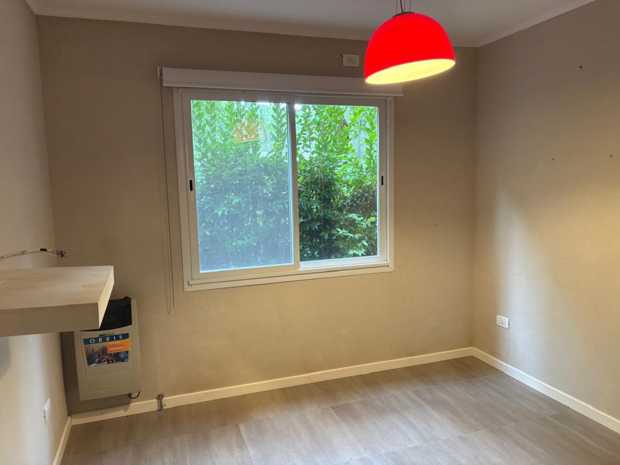 Maravillosa casa rodeada de bosque cerca del golf. 