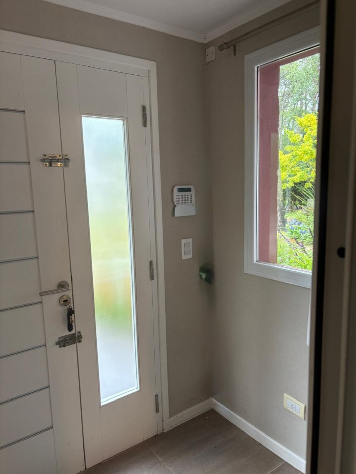 Maravillosa casa rodeada de bosque cerca del golf. 