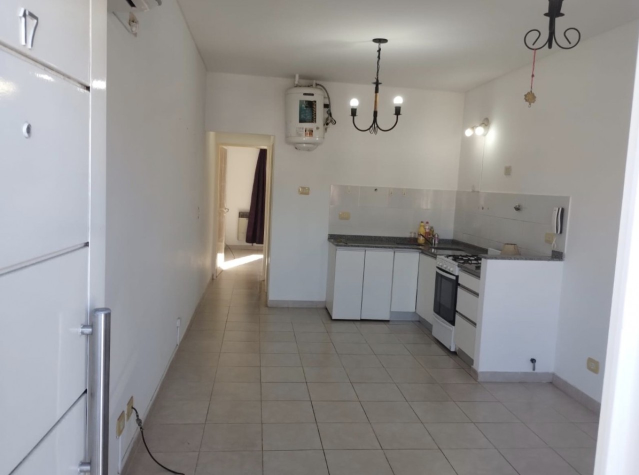 Dos ambientes con cochera en alquiler en Bella Vista