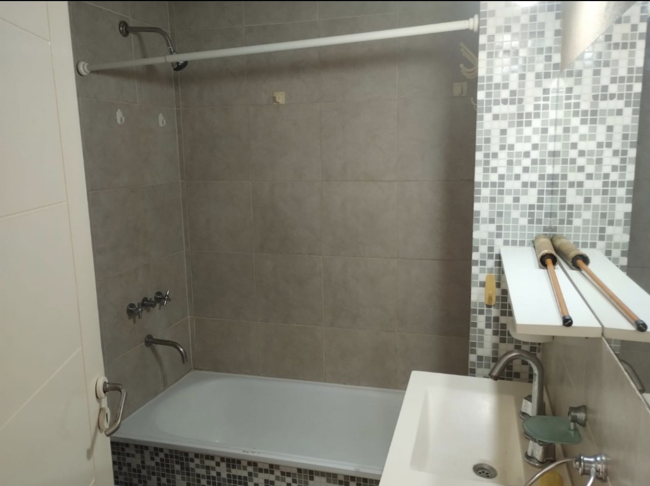 Dos ambientes con cochera en alquiler en Bella Vista