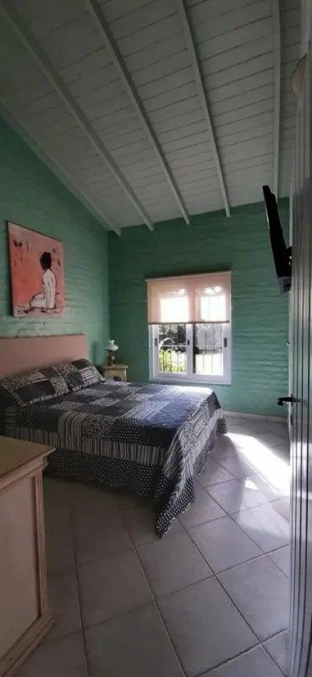 Excelente casa con pileta en el bosque de Carilo