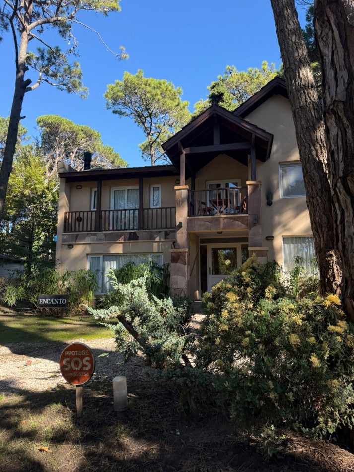 Esplendida casa en Carilo en excelente ubicacion.