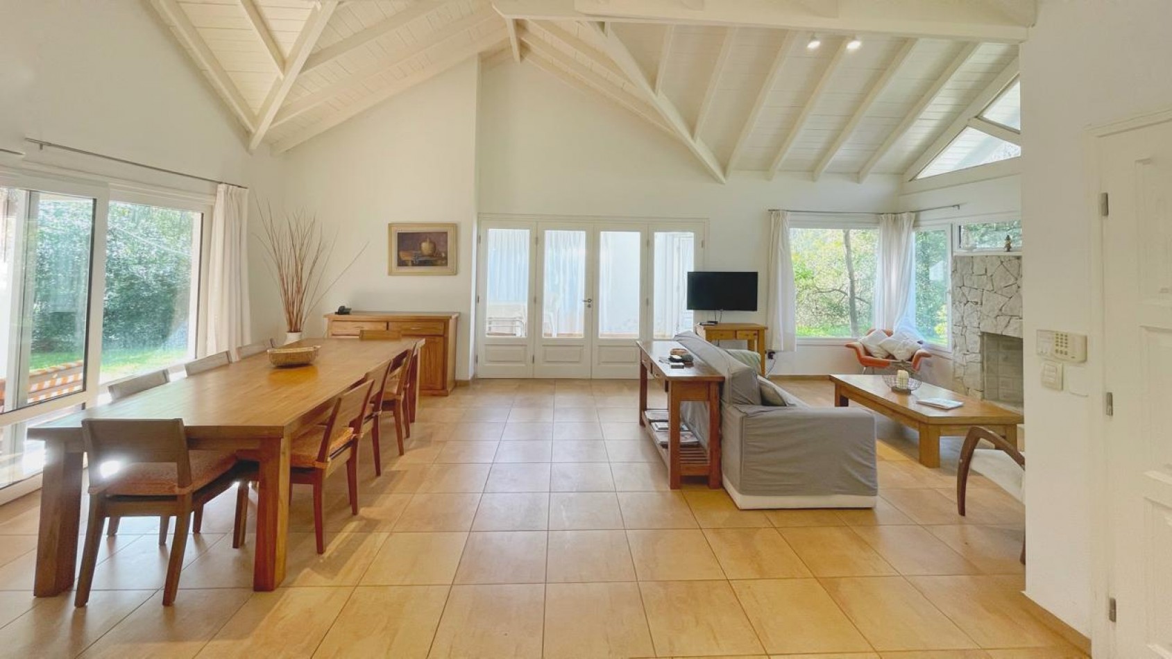 Excelente casa en maravilloso entorno de bosque