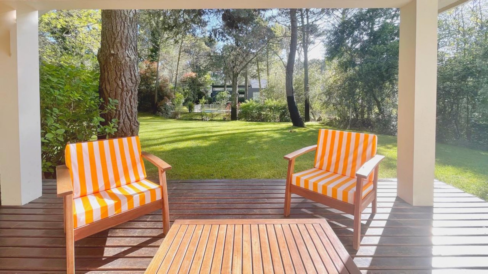 Excelente casa en maravilloso entorno de bosque