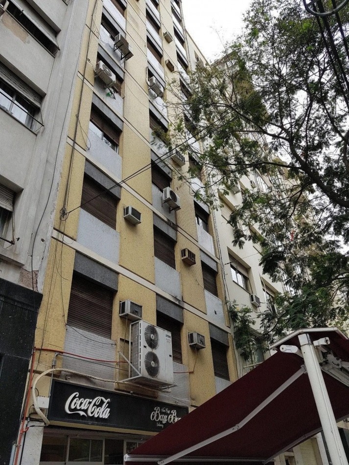 2 ambientes al frente, impecable, apto profesional, muy luminoso. No se admiten mascotas.
