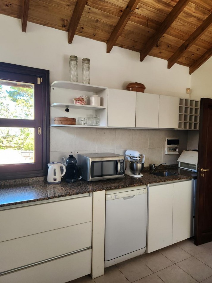 Gran casa en Carilo a 150 mts de mar en excelente ubicacion.