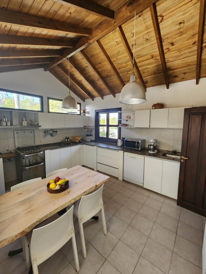 Gran casa en Carilo a 150 mts de mar en excelente ubicacion.