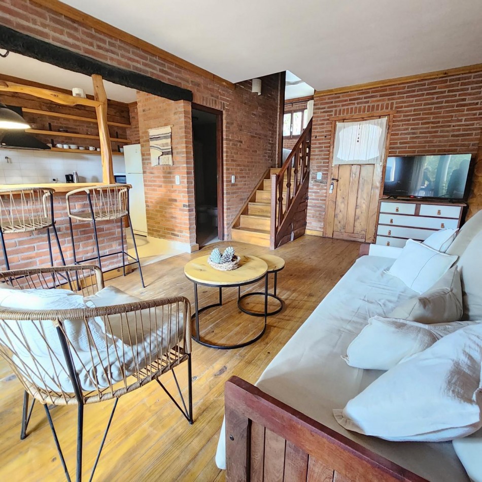 Hermosa cabaña en Carilo en complejo con amenities.