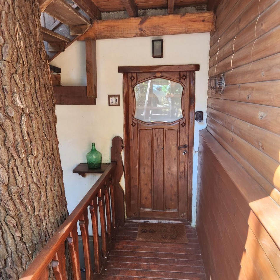 Hermosa cabaña en Carilo en complejo con amenities.