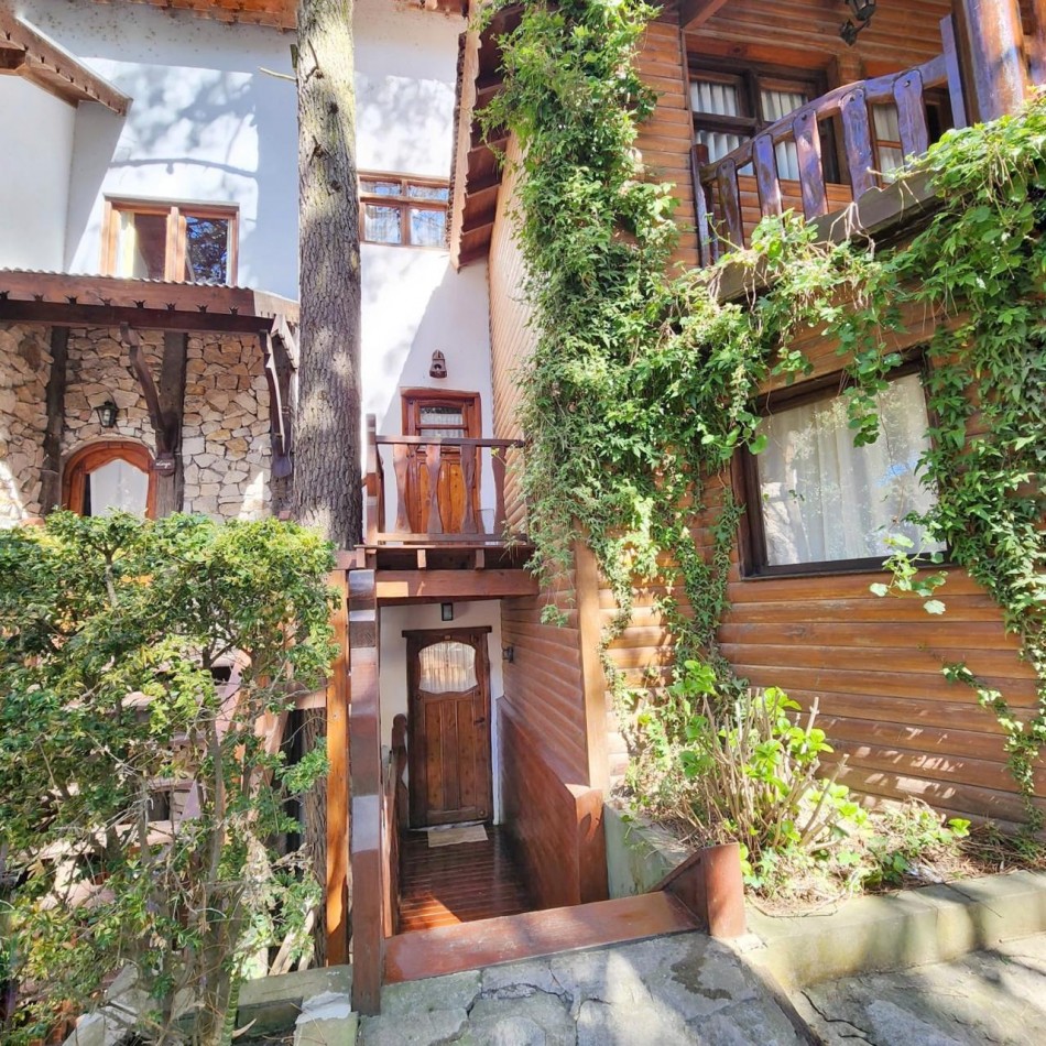 Hermosa cabaña en Carilo en complejo con amenities.