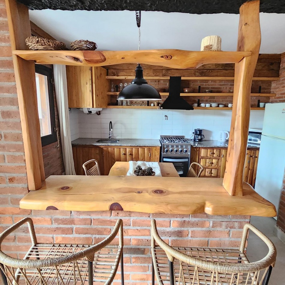 Hermosa cabaña en Carilo en complejo con amenities.