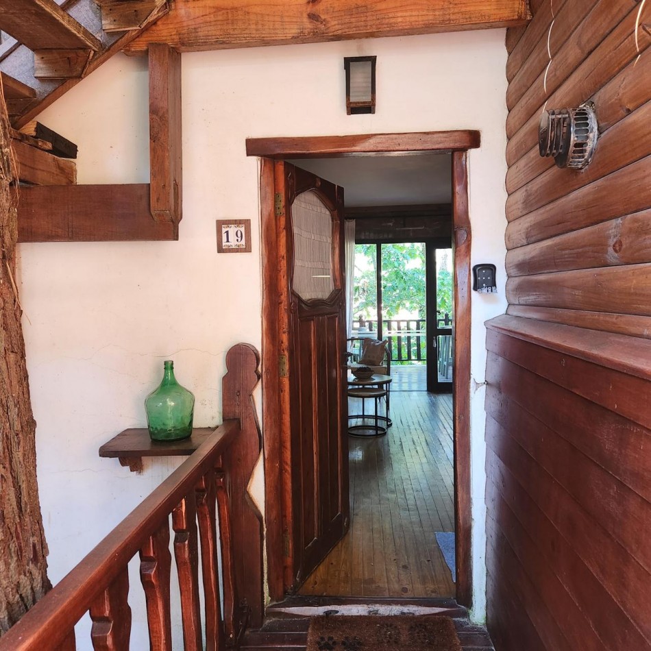 Hermosa cabaña en Carilo en complejo con amenities.