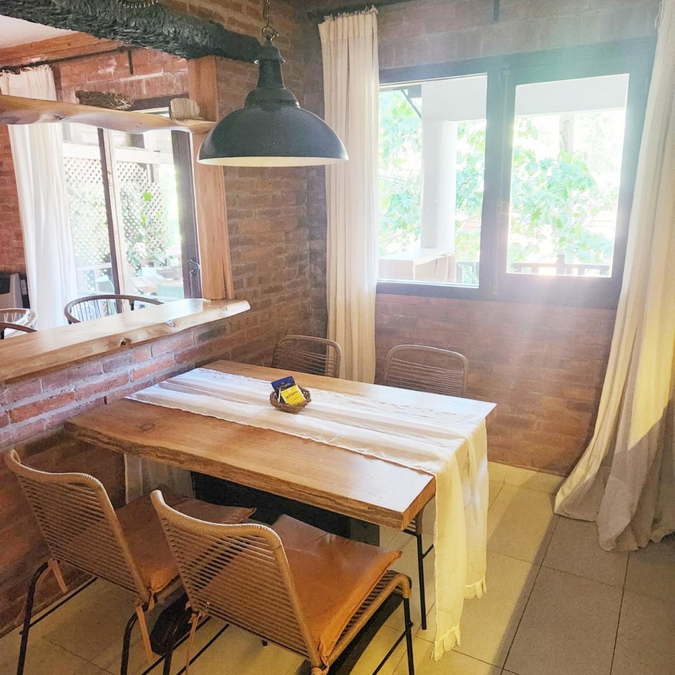 Hermosa cabaña en Carilo en complejo con amenities.