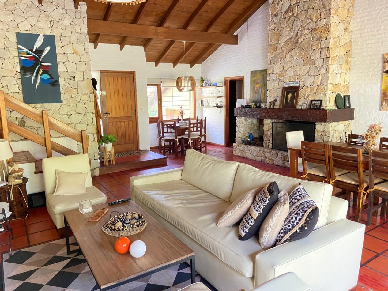 Lindisima casa en el bosque de Carilo