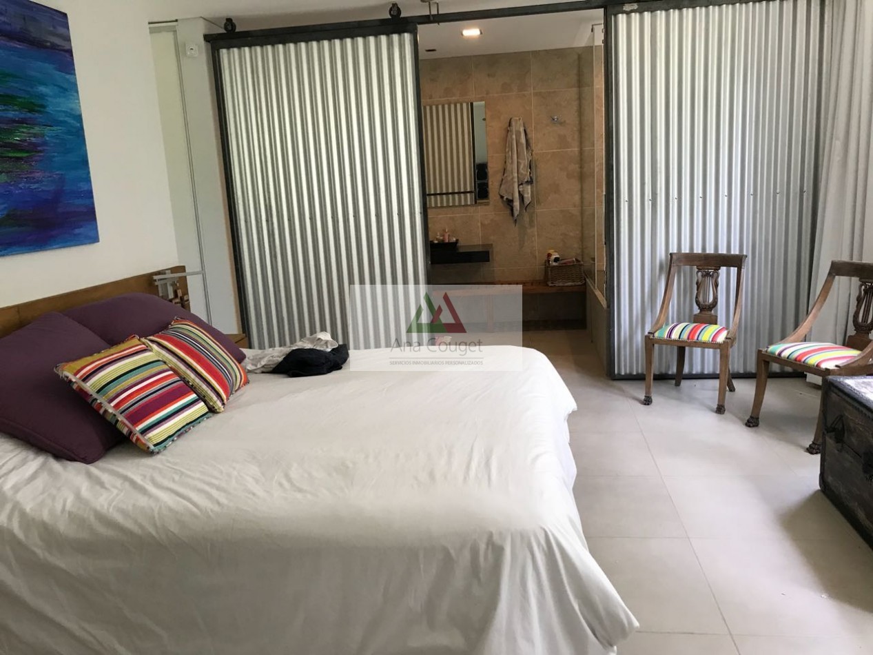 Lindisima casa en Carilo en esplendido entorno de bosque con capacidad para 10 personas