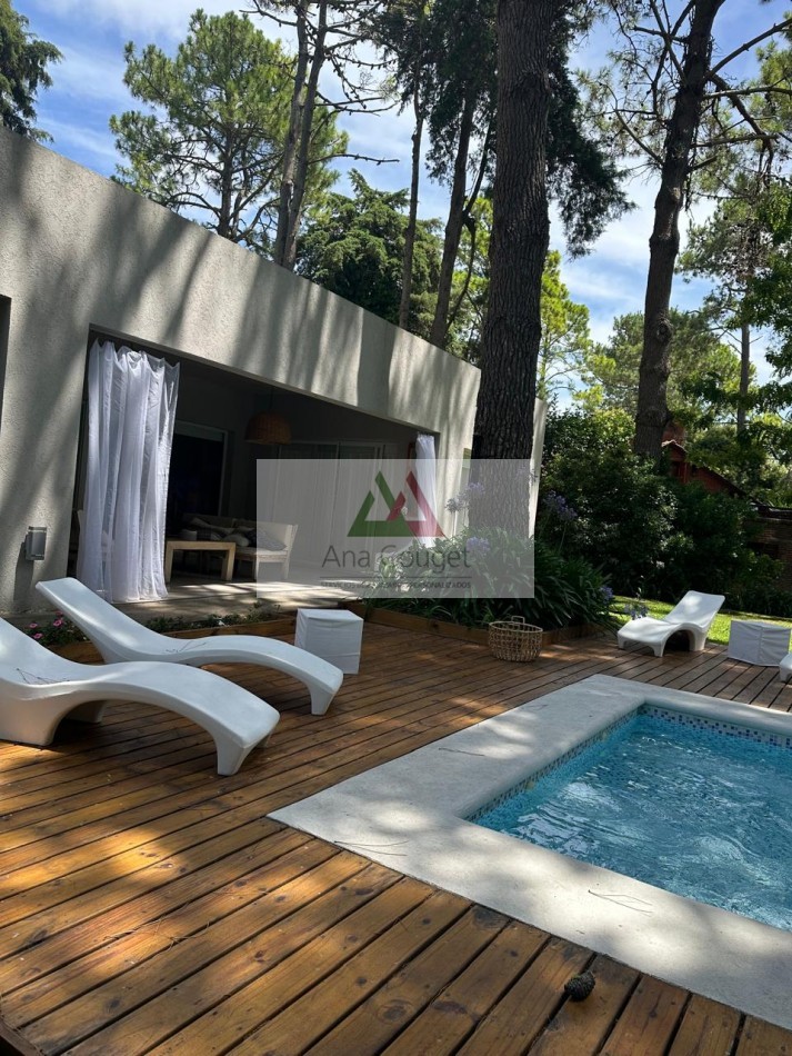 Impecable casa en Carilo, lista para entrar!