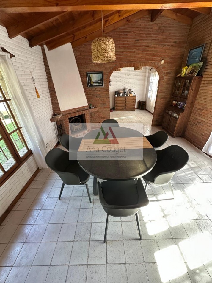 Muy linda casa en Carilo, excelente ubicacion.- 