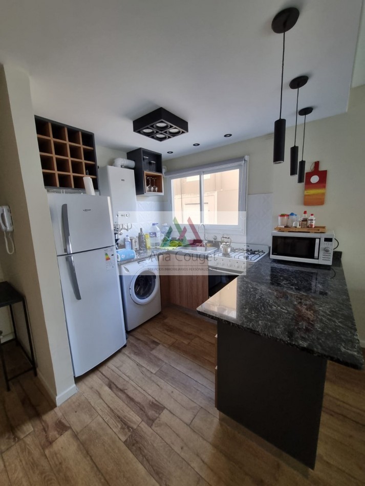 Departamento con cochera reciclado a nuevo, impecable. 