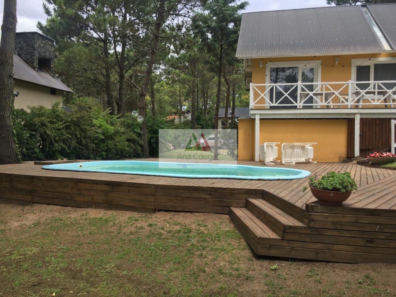Lindisima casa con pileta en magnifico entorno de bosque