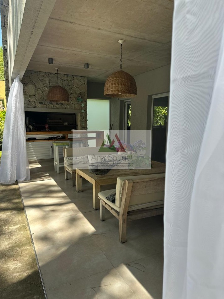 Impecable casa en Carilo, lista para entrar!
