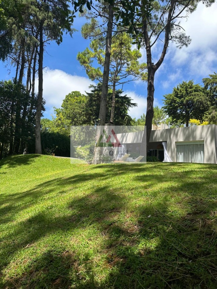 Impecable casa en Carilo, lista para entrar!