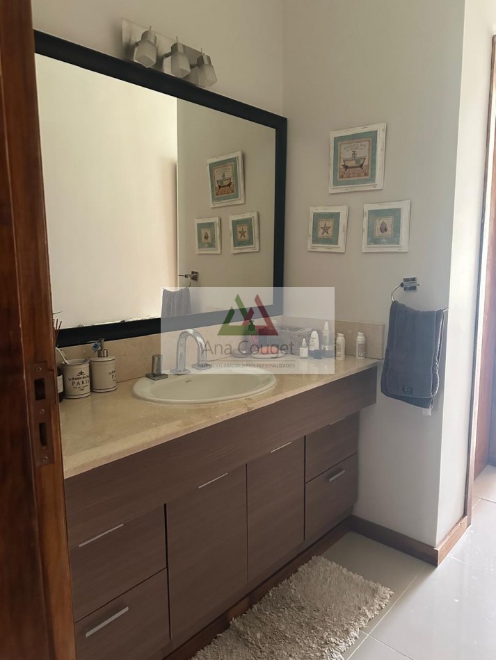 Impecable casa en Carilo, lista para entrar!