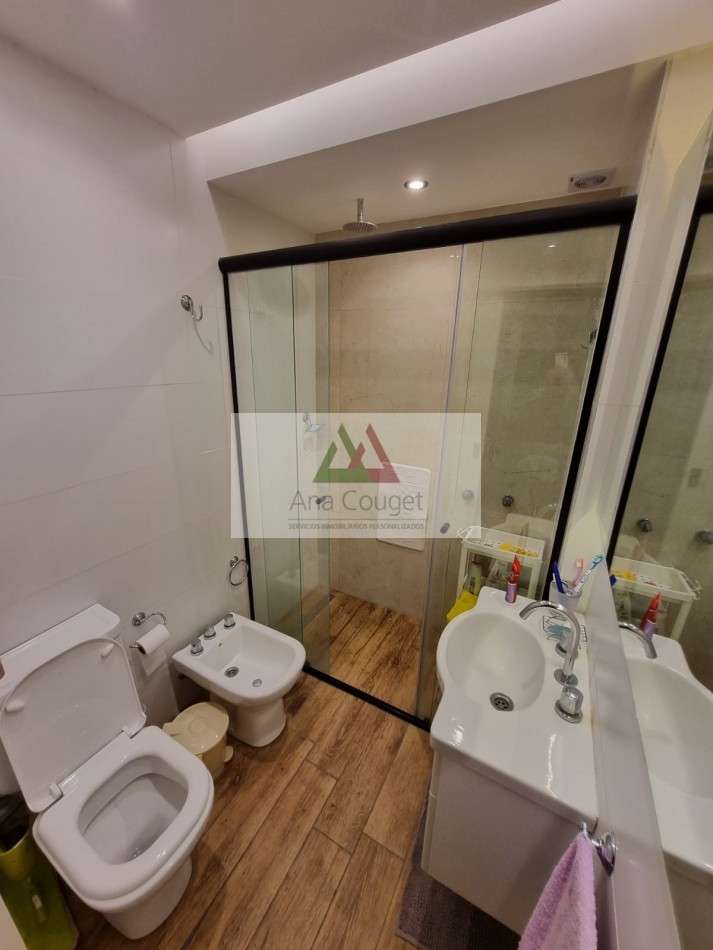 Departamento con cochera reciclado a nuevo, impecable. 