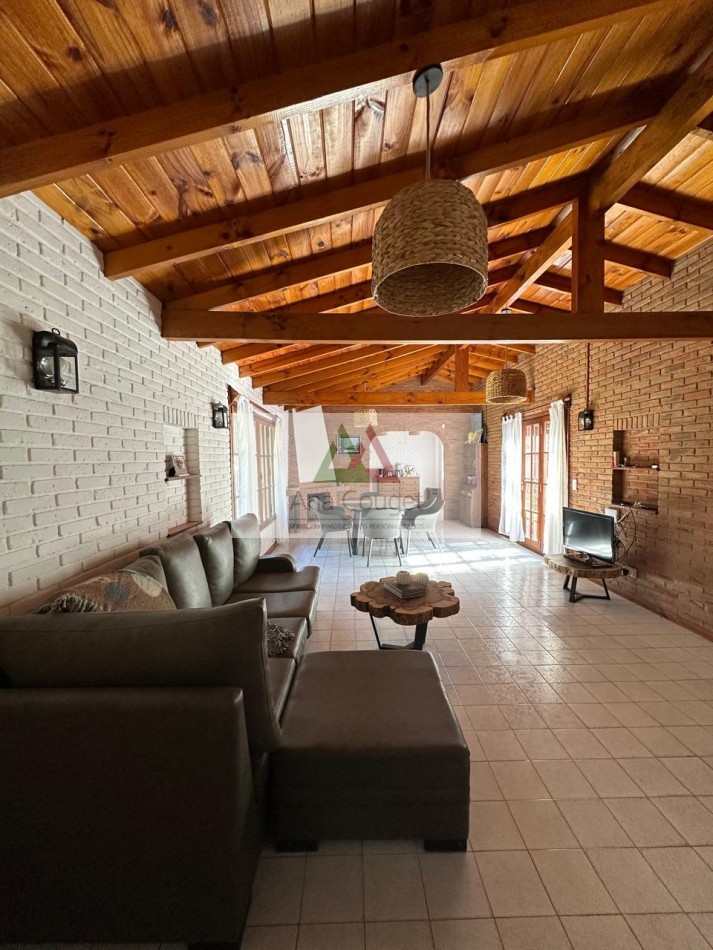 Muy linda casa en Carilo, excelente ubicacion.- 