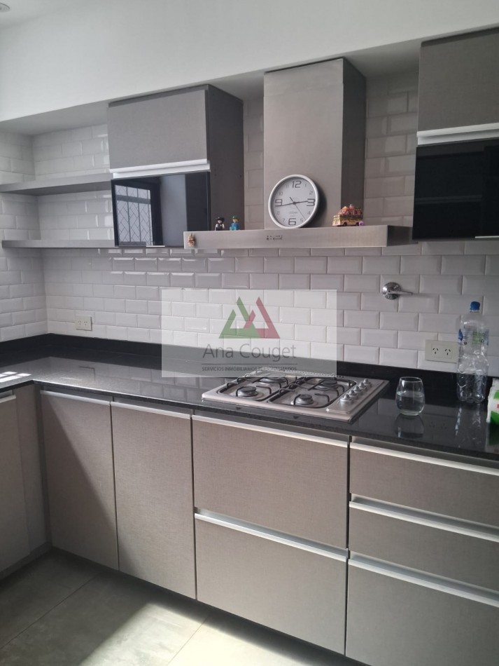 Hermosisima casa en Liniers, lista para entrar!