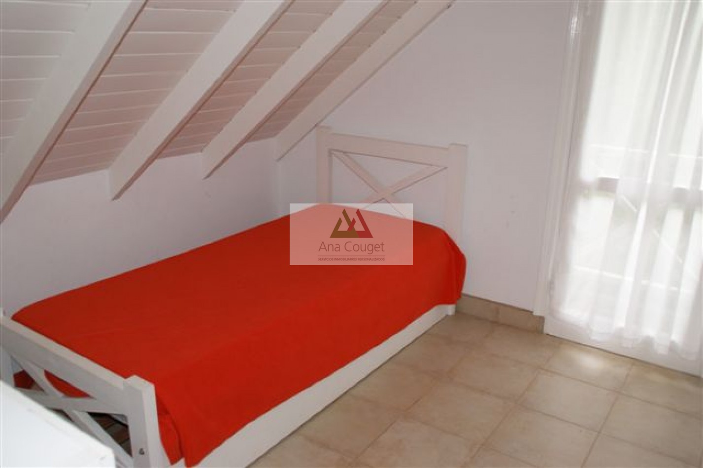 Lindisima casa con pileta en magnifico entorno de bosque